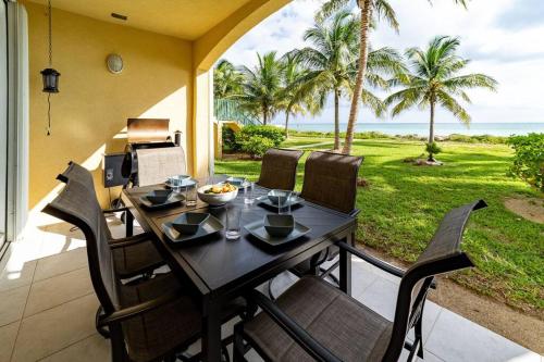 Paradise Retreat, A Tropical Oceanfront Villa in Μπαχάμας Τέρας