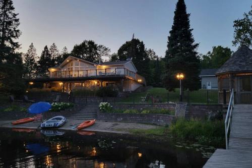 Waterfront, dream stay at Belle Vue Cottage in Seguin (ON)