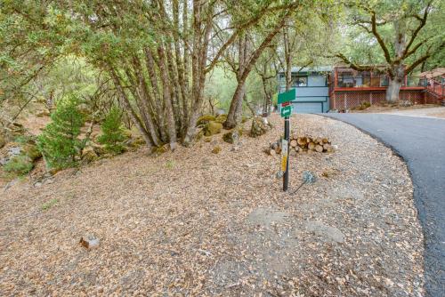 Secluded Placerville Rental Cabin Walk to River!