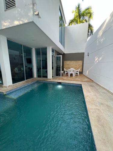 Cómoda Casa con Piscina - Girardot, Peñón de Ibsago