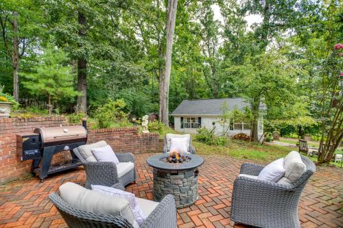 Idyllic Cave Spring Studio with Patio and Fire Pit! in Cave Spring, USA