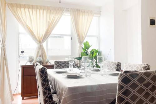Beautiful 2BR apt, pool, gym, Soumaya, and Carso in Mexico City, Mexico