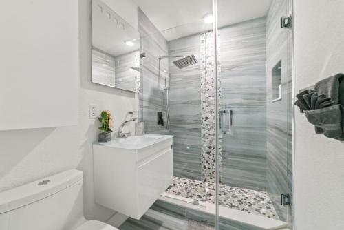 Miami House with Hot Pool-spa & Pool table L48 Miami House with Hot Pool-spa & Pool table L48