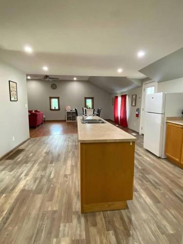 ENTIRE 2-BEDROOM TOWNHOUSE ON a RUSTIC FARM - C