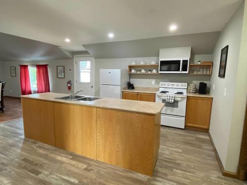 ENTIRE 2-BEDROOM TOWNHOUSE ON a RUSTIC FARM - C in Lambton Shores (ON)