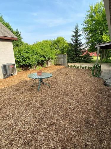 ENTIRE 2-BEDROOM TOWNHOUSE ON a RUSTIC FARM - C