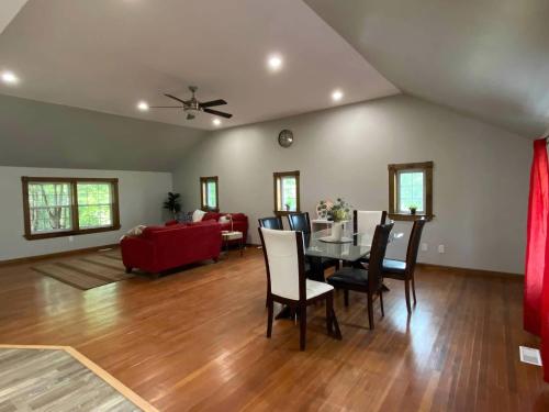 ENTIRE 2-BEDROOM TOWNHOUSE ON a RUSTIC FARM - C in Lambton Shores (ON)