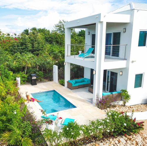 Gracehaven Villas -Choose you own private villa with pool - 250 yds to Grace Bay beach