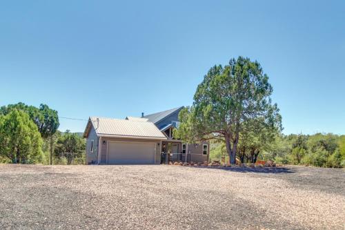 Secluded Show Low Home, Near Hiking Trails!