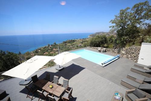 Villa Donna Cà con vista mare e piscina privata