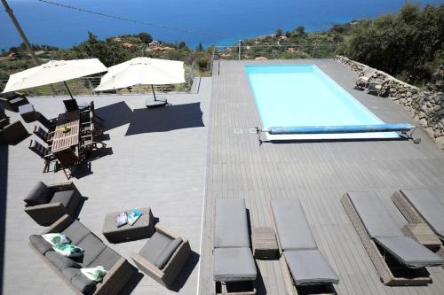 Villa Donna Cà con vista mare e piscina privata