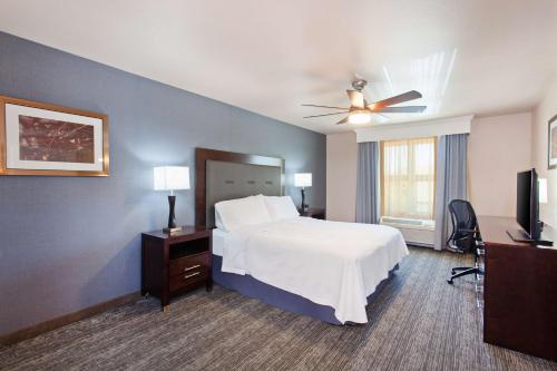 Two Bedroom Suite with One King and Two Queen Beds - Non-Smoking