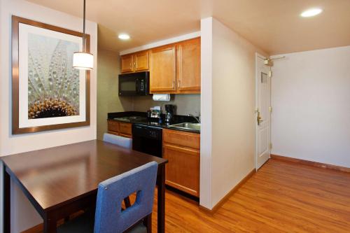Homewood Suites Fairfield-Napa Valley Area - image 13