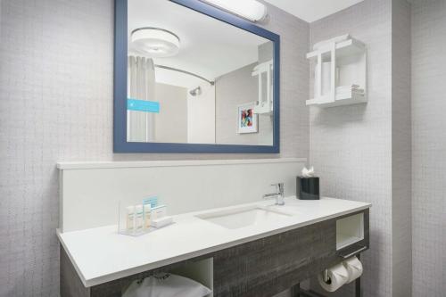Hampton Inn & Suites Tampa Ybor City Downtown - image 13