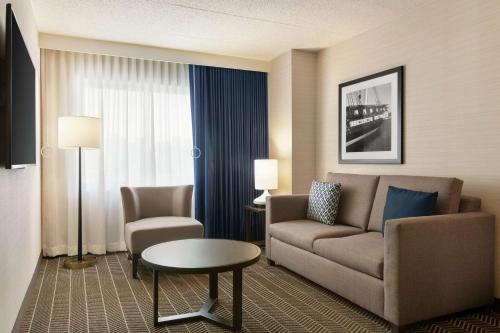 Embassy Suites Boston at Logan Airport