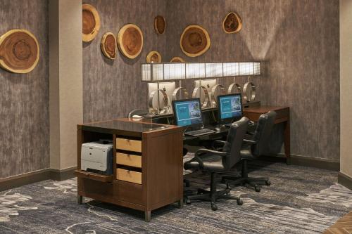 Hilton Cincinnati Airport - image 11