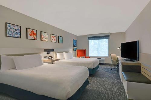 Double Room with Two Double Beds image 3