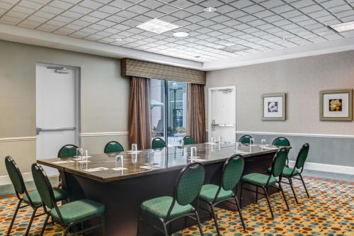 Hilton Garden Inn Jacksonville JTB/Deerwood Park - image 6