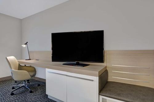 King Room image 3