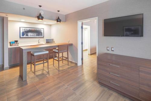One-Bedroom King Suite - Non-Smoking room in Hampton Inn by Hilton Monterrey/Galerias-Obispado