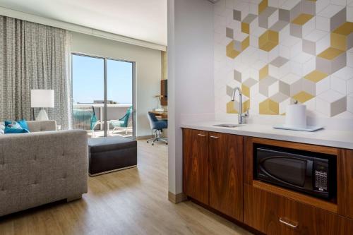 Hampton Inn & Suites Santa Monica