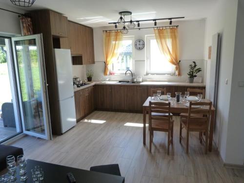 3 bedrooms, 6 beds