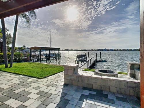 Magical Sunset waterfront view, renovated 3bd 2bth