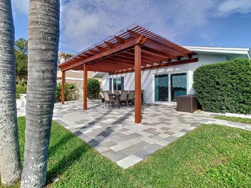 balkon/terras, Magical Sunset waterfront view, renovated 3bd 2bth in Indian Rocks Beach