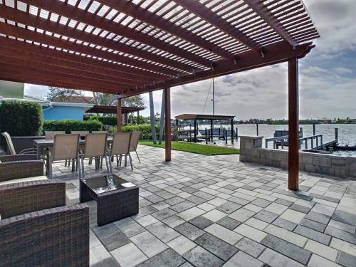 Magical Sunset waterfront view, renovated 3bd 2bth