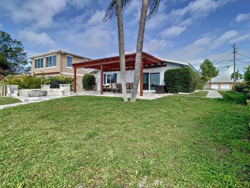 Magical Sunset waterfront view, renovated 3bd 2bth in 印度岩石海灘