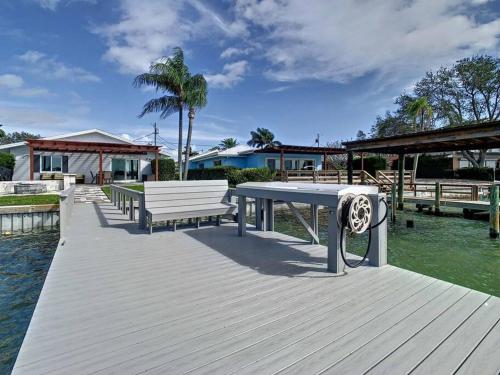 Recreatie-faciliteiten, Magical Sunset waterfront view, renovated 3bd 2bth in Indian Rocks Beach