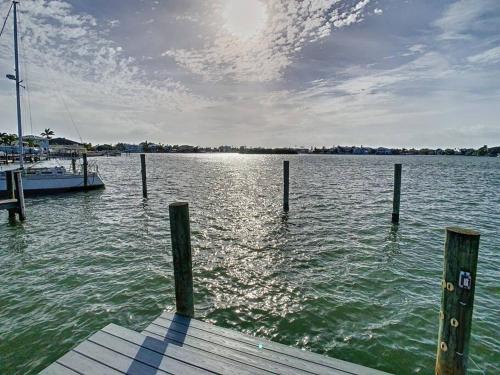 Magical Sunset waterfront view, renovated 3bd 2bth