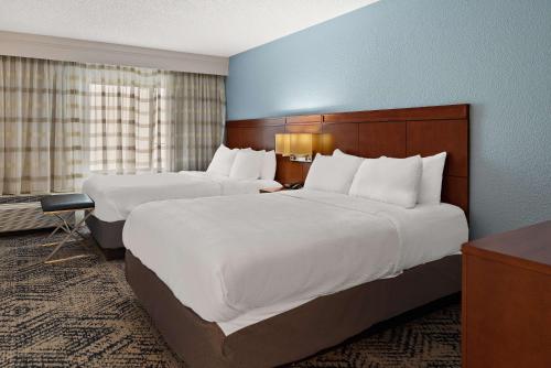 Queen Suite with Two Queen Beds and Sofa Bed - Non-Smoking