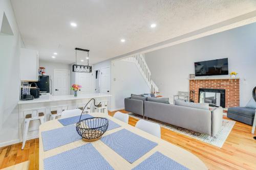 Charming Poconos House with Deck Community Perks! in Tobyhanna, USA