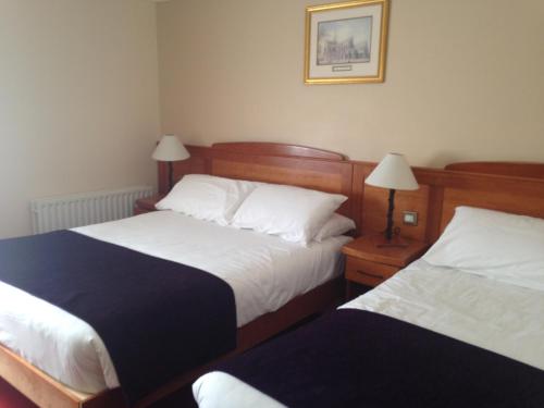 2 twin beds