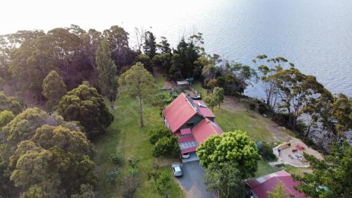 Tranquil Point - Accommodation - Cygnet