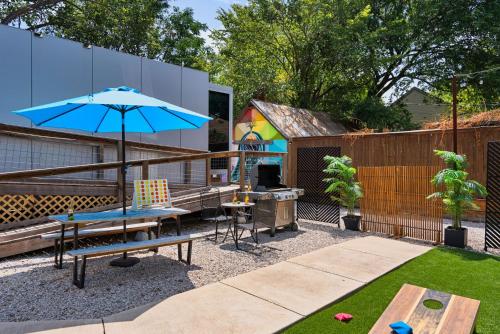 Bachelorette/Bachelor Getaway! 6BR House w/ Pool in Austin, USA