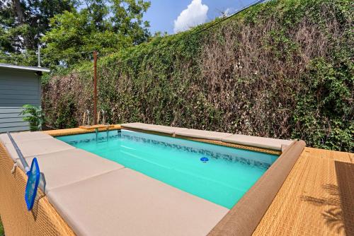 Bachelorette/Bachelor Getaway! 6BR House w/ Pool in Austin, USA