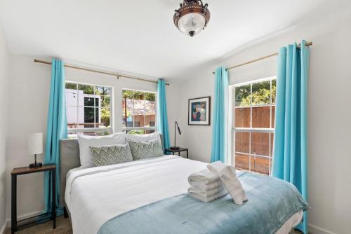 Bachelorette/Bachelor Getaway! 6BR House w/ Pool in Austin, USA