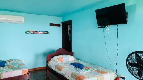 2 double beds, 1 twin bed
