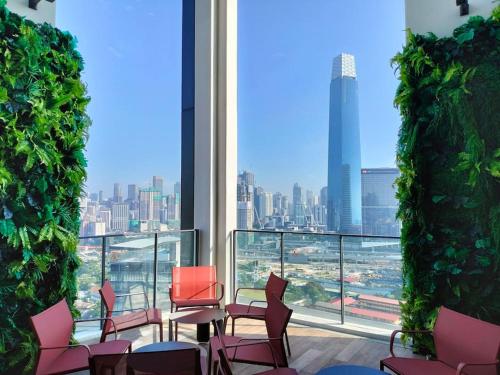 Continew 1BR High TRX Mall King Bed 100Mbps Wi-Fi, Kuala Lumpur