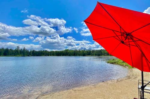 Lake HouseChalet - Beach, Terrasse, Fireplaces, BBQ