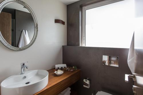 Lito Beach Hotel - image 12
