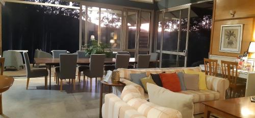 Sala de estar/TV partilhada, Elfin Hill Vineyard Accommodation in Vale do Caçador