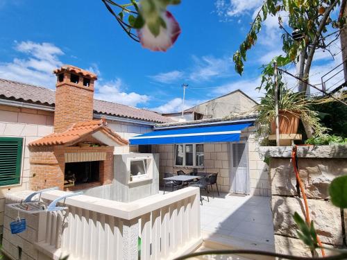  Apartment Pino in Pučišća