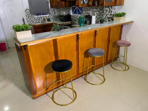 2 Bed House - Sleeps 4 - Pool - Parking - Wifi, Georgetown (foto 4)