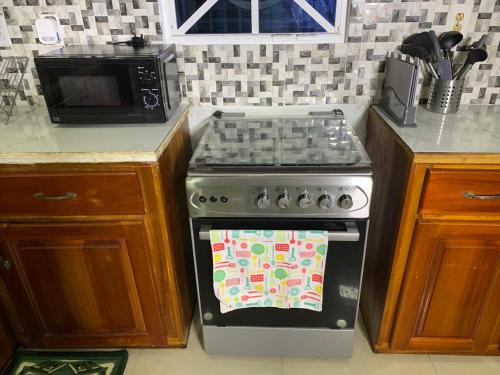 2 Bed House - Sleeps 4 - Pool - Parking - Wifi, Georgetown (foto 10)
