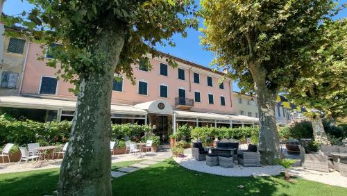 Ristorante Albergo Corona - Tap to explore photos