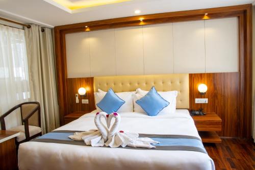 1 queen bed, 1 sofa bed
