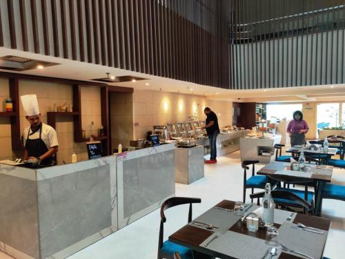 Royal Orchid Golden Suites Pune photo 4